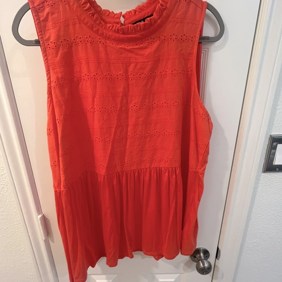 Cable and Gauge eyelet sleeveless top- never worn! - Picture 5 of 6